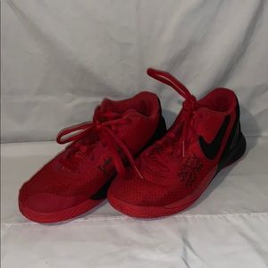 Boys Kyrie Flytrap II